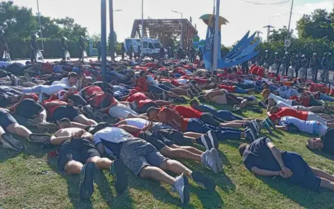 Un centenar de hinchas de Independiente detenidos en la víspera del partido del rojo con Rosario Central en Avellaneda.