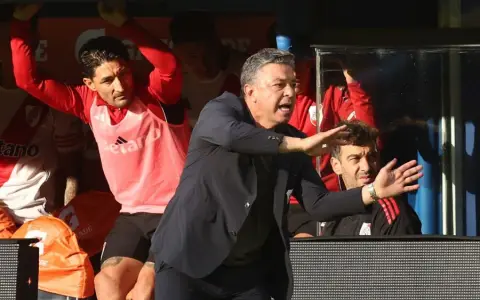Marcelo Gallardo pasa la escoba