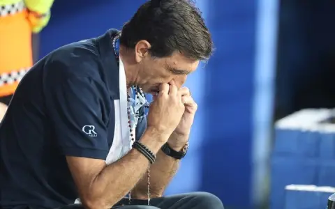 Gustavo Costas se la agarró con River.