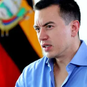 El presidente de Ecuador Daniel Noboa recibe múltiples cachetazos en las urnas