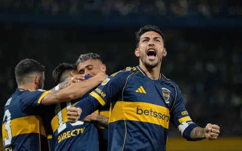Leandro Paredes, en el primer plano del festejo xeneize.