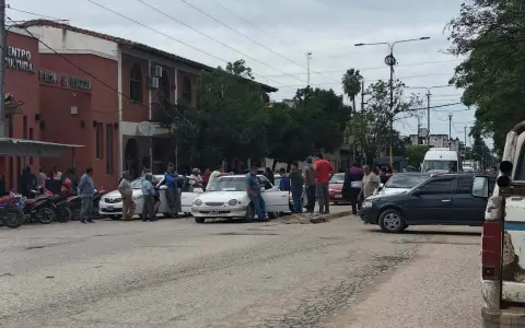 Corte de taxistas paralizó Salvador Mazza