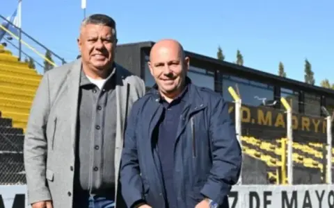 Claudio Tapia, presidente de AFA, junto a su amigo el titular de Madryn, Ricardo Sastre.