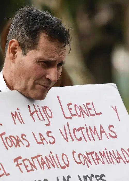 Un padre que pide justicia por la perdida de su hijo.