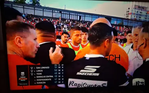 Huracan-Barracas, otro partido con arbitraje parcial que termina con incidentes.