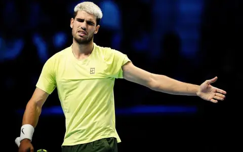 Carlos Alcaraz jugó con la molestia la final del ATP Finals frente al italiano Jannik Sinner