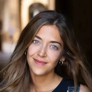 Así es Ornella Calvete, la funcionaria que renunció luego de que le encontraran 700 mil dólares en su casa