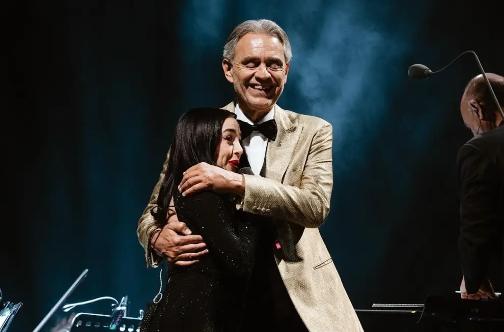 Nicki Nicole y Andrea Bocelli en el Hipódromo de San Isidro
