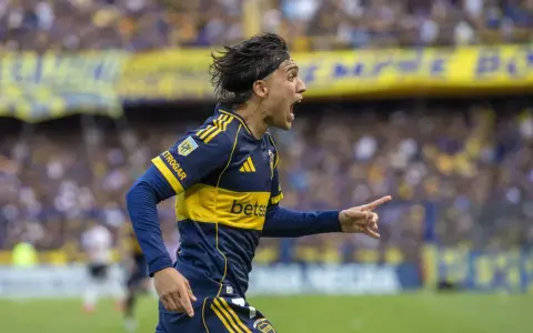 El festejo de Zeballos tras convertir en el Superclásico