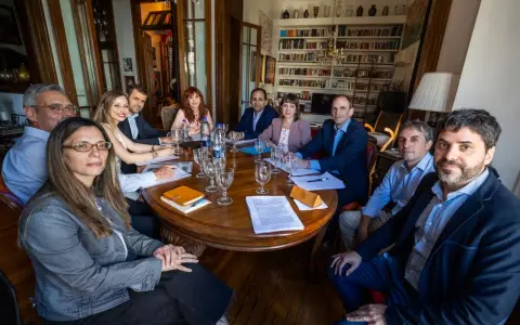 La ex presidente reunida con economistas en San José 1111