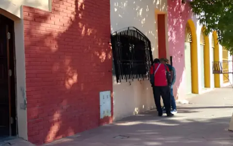 Ladrón, encapuchado
