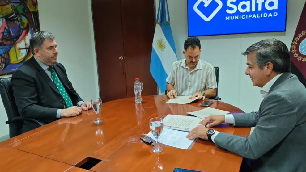 El intendente en reunión con Carrizo y Risso en el CCM