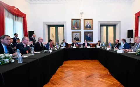 Los gobernadores del Norte Grande deliberaron en el Centro Cultural del Bicentenario de Santiago del Estero.