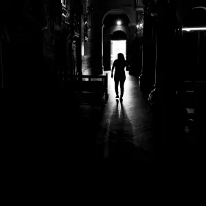 “El alcohol deja mujeres que son violadas todos los fines de semana”, advierte una mujer que fue abusada de niña y terminó inmersa en el alcoholismo