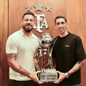 Tras el "escritoriazo" de Rosario Central, Di María dijo sentirse campeón y legitimó el papelón de la AFA
