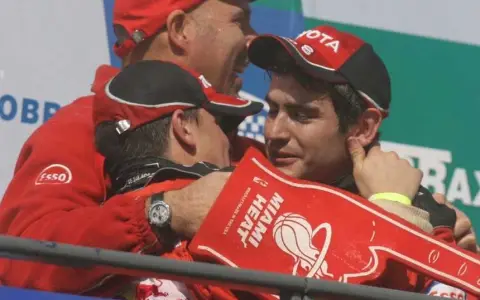 Nicolás Vuyovich, ganador del TC 2000 horas antes de morir, en mayo de 2005.