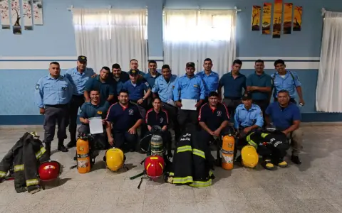 Formacion y capacitacion de los bomberos en Orán.