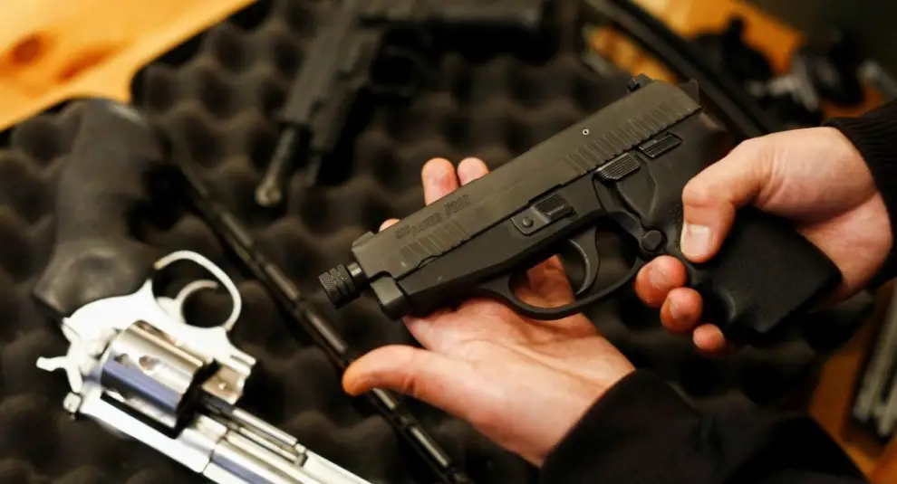 Un policía habria disparado con su arma reglamentaria.