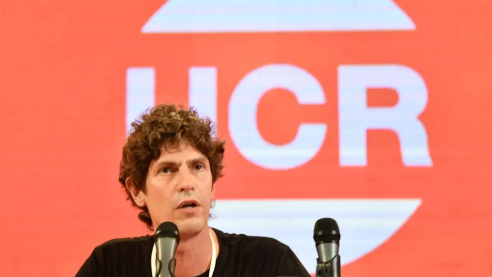 Martín Lousteau, deja la presidencia de la UCR.