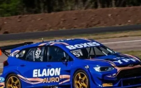 Franco Vivian logró una pole histórica en Salta.