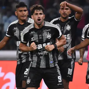 Con arbitraje escandaloso, San Lorenzo quedó eliminado por otro "caballo del comisario"