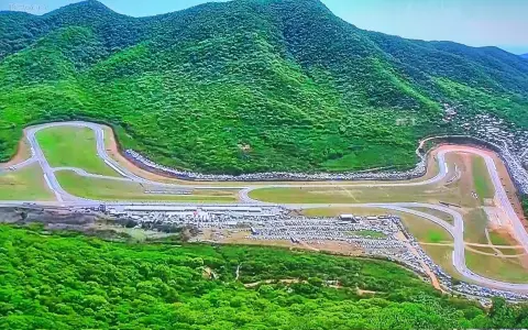 La imagen imponente del Autódromo Martín Miguel de Güemes desde perspectiva aérea.