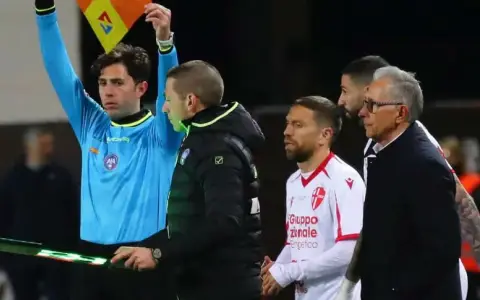 Alejandro "Papu" Gómez volvió al fútbol tras una severa sanción por dopaje.