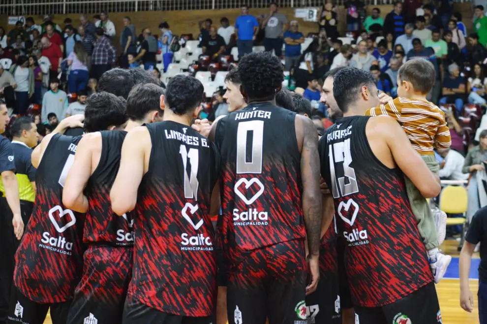 Salta Basket aspira a mantener su racha positiva en la Liga Argentina en un clásico regional.