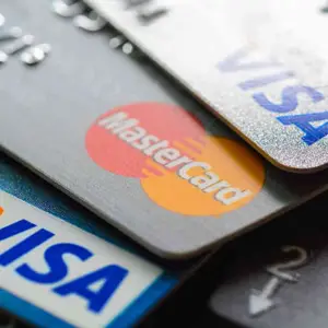 Deuda para pagar deuda: Un banco estatal lanzó préstamos para la refinanciación de tarjetas de crédito