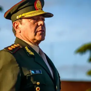 Presti, el primer ministro de Defensa militar desde la democracia, criticado por sus antecesores