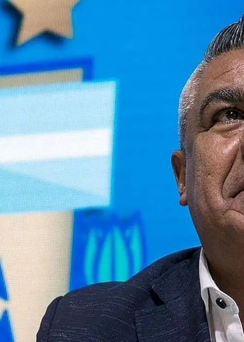 El presidente de la AFA Claudio Tapia, envuelto en un nuevo escándalo: sospechas de falsificación de documentos públicos.