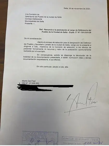 Renuncia postulación Del Frari