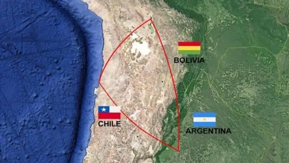 Los vértices y lados del triángulo.