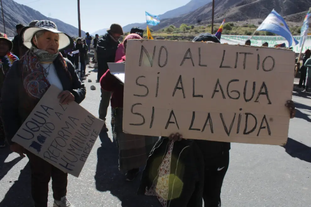 Protestas comunales a los proyectos del "oro blanco"