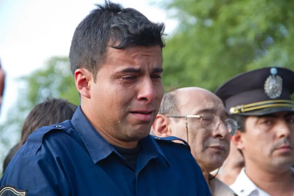 Dolor en los camaradas por la muerte del jefe Píccolo.