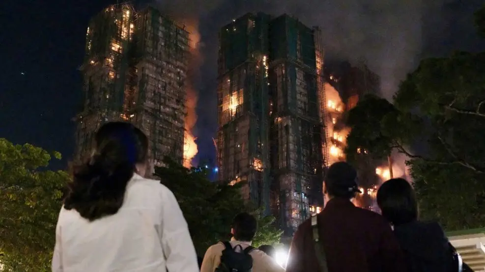 El incendio más grande desde 1996, confirmaron las autoridades de Hong Kong