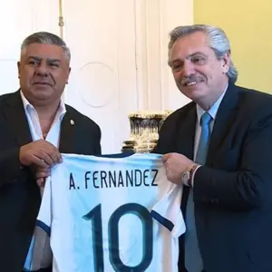 Alberto Fernández defendió a Rosario Central y respaldó la gestión de “Chiqui” Tapia