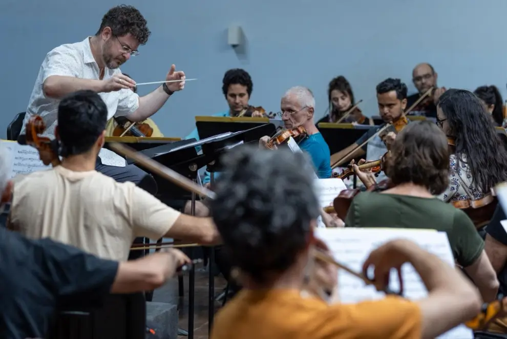 Ensayo de la orquesta sinfónica NOAM ZUR