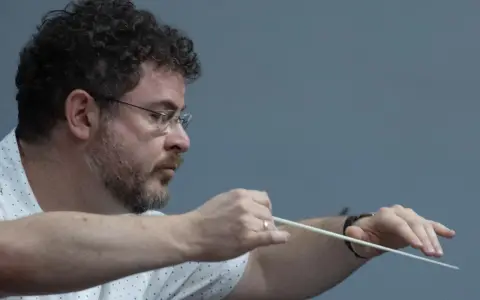 Ensayo de la orquesta sinfónica NOAM ZUR