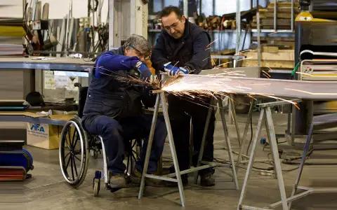 El beneficio apunta a ampliar la inclusión laboral en oficios y servicios.