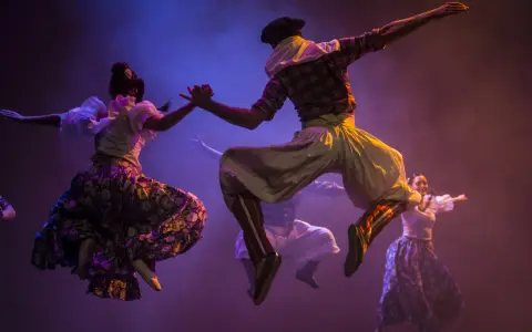Ballet Folclórico de la Provincia preparando su espectáculo de cierre