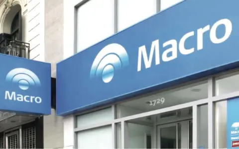 Montos actualizados en distintos costos bancarios de la entidad.
