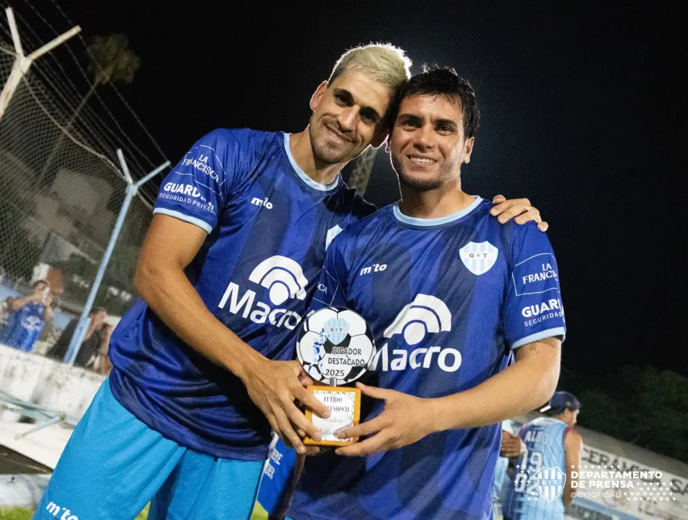Rubén "Mambrú" Villarreal, el futbolista con más partidos en la historia del club, junto a otro emblema, Ivo Chaves.