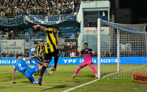 Deportivo Madryn y Estudiantes de Río Cuarto: solo uno jugará en la Primera en 2026.