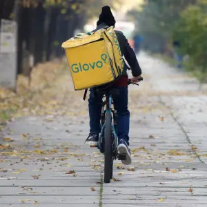 Cuántos centenares de pedidos tiene que hacer un trabajador de delivery para no caer en la pobreza