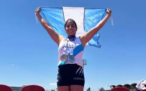 Martel, orgullosa con los colores de Argentina y las medallas conquistadas en el Sudamericano