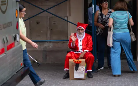 Juan Ramón Cejas, Un papá noel que pide ayuda en calle Mitre 