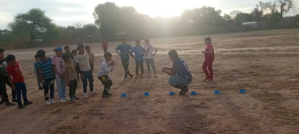 Escobar liderando el entrenamiento en Ballivián