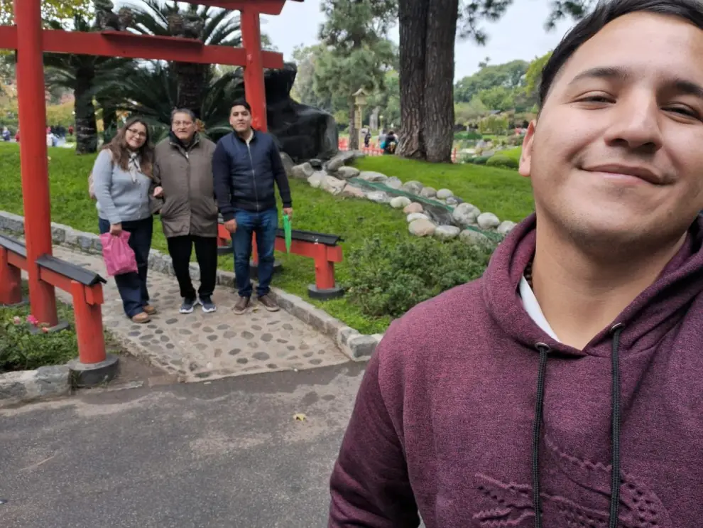 Fabiana junto a su esposo y sus dos hijos.