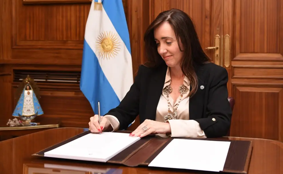 Villarruel dispuso la entrega de los despachos de los senadores salientes mediante decreto